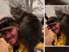 Prijateljstvo vatrogasca i mačke